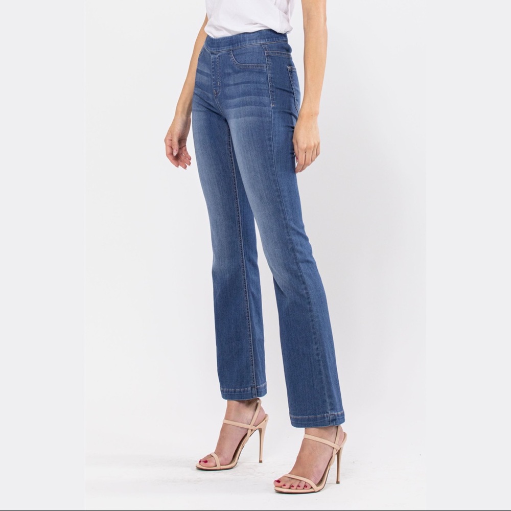 Cello Jeans Pull On Flare Petite 30” Medium wash - Picture 2 of 13
